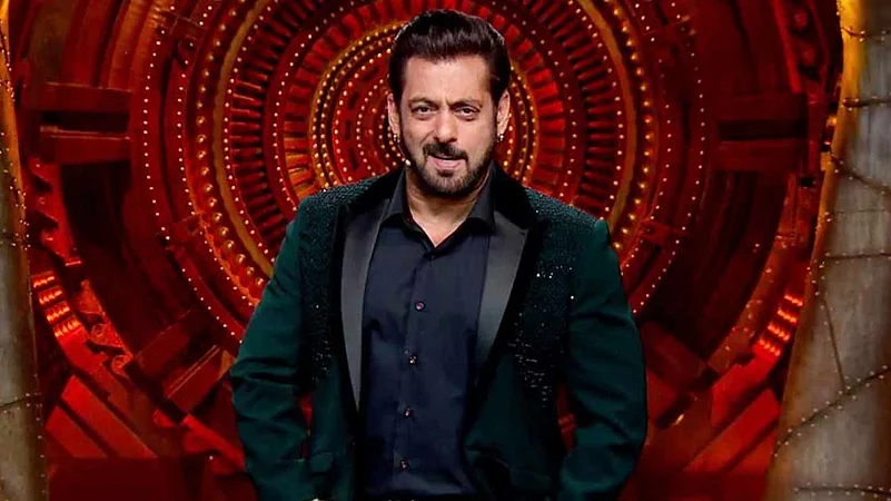 बिग बॉस 20 का धमाकेदार आगाज: सलमान खान ने 15 सेलिब्रिटीज के साथ शुरू किया नया सफर, जानें पहले एपिसोड का पूरा विश्लेषण