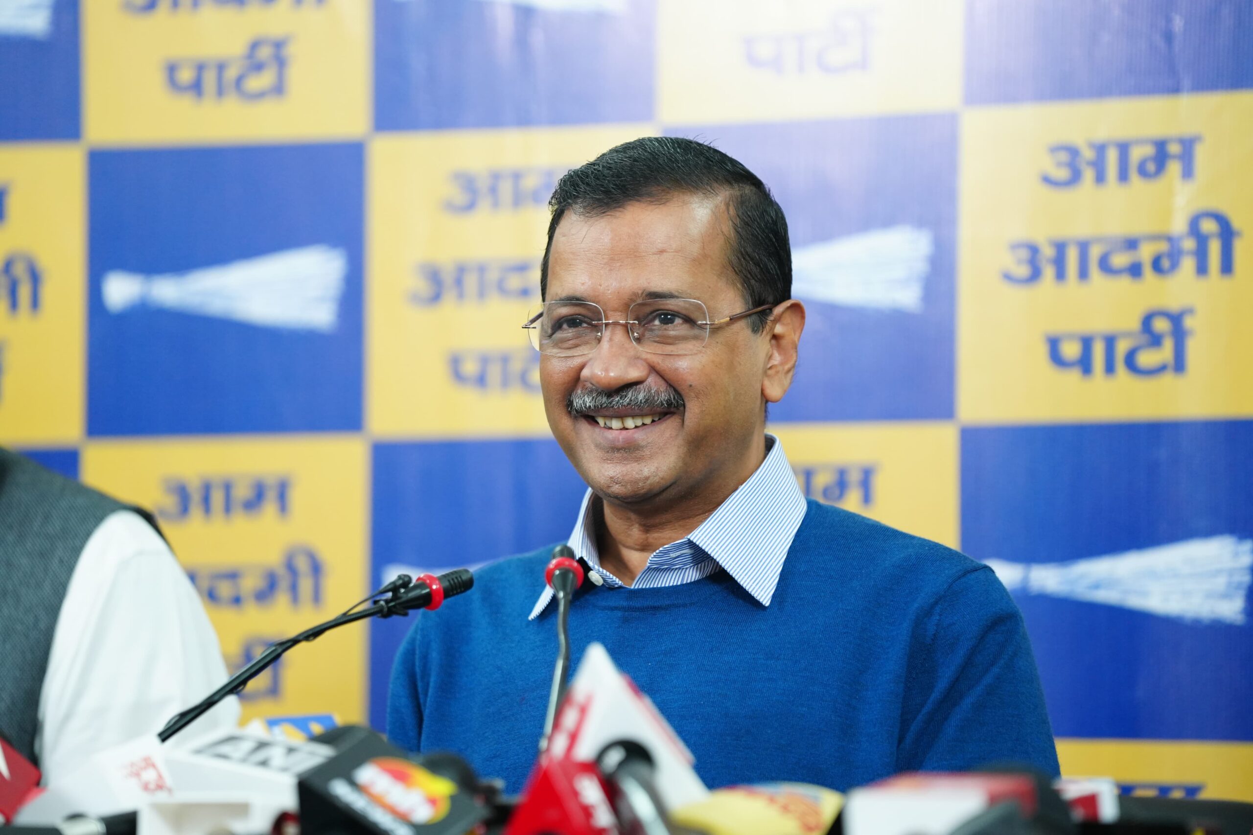 AAP की चंदे वाली डायरी खुली तो निकले कई बड़े नाम: CJP के आशुतोष रांका ने भी दिया केजरीवाल की पार्टी को चंदा, मचा राजनीतिक घमासान