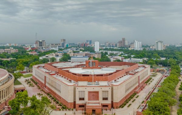 भारतीय राजनीति में नए गठबंधनों और संसद के आगामी सत्र की हलचल तेज, जानें क्या है पूरा मामला व इसके पीछे की वजह