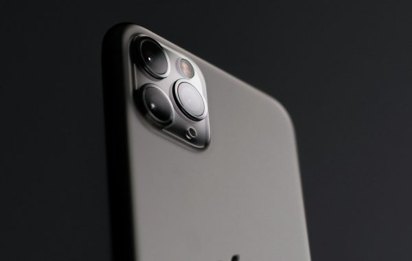 iPhone 18 Launch & Features: एप्पल के अगले फ्लैगशिप फोन में मिलेंगे क्रांतिकारी बदलाव, जानें क्या है पूरा मामला व इसकी कीमत