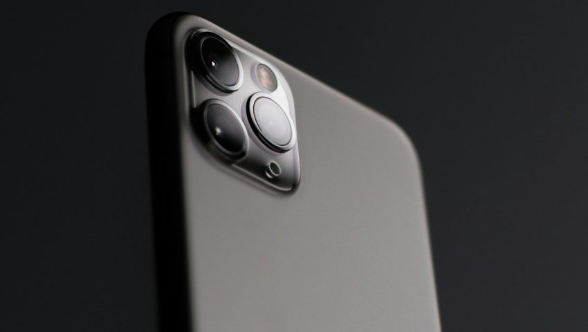 iPhone 18 Launch & Features: एप्पल के अगले फ्लैगशिप फोन में मिलेंगे क्रांतिकारी बदलाव, जानें क्या है पूरा मामला व इसकी कीमत