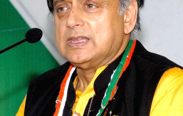 चुनाव आयोग विवाद पर शशि थरूर का बड़ा बयान, कहा – सच कहें तो हमें चुनाव प्रक्रिया पर उठ रहे सवालों की गंभीरता समझनी होगी