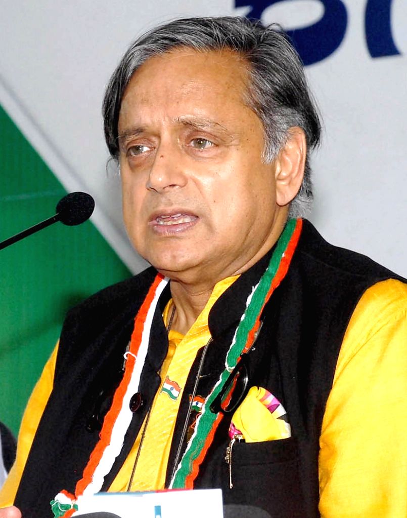 चुनाव आयोग विवाद पर शशि थरूर का बड़ा बयान, कहा – सच कहें तो हमें चुनाव प्रक्रिया पर उठ रहे सवालों की गंभीरता समझनी होगी