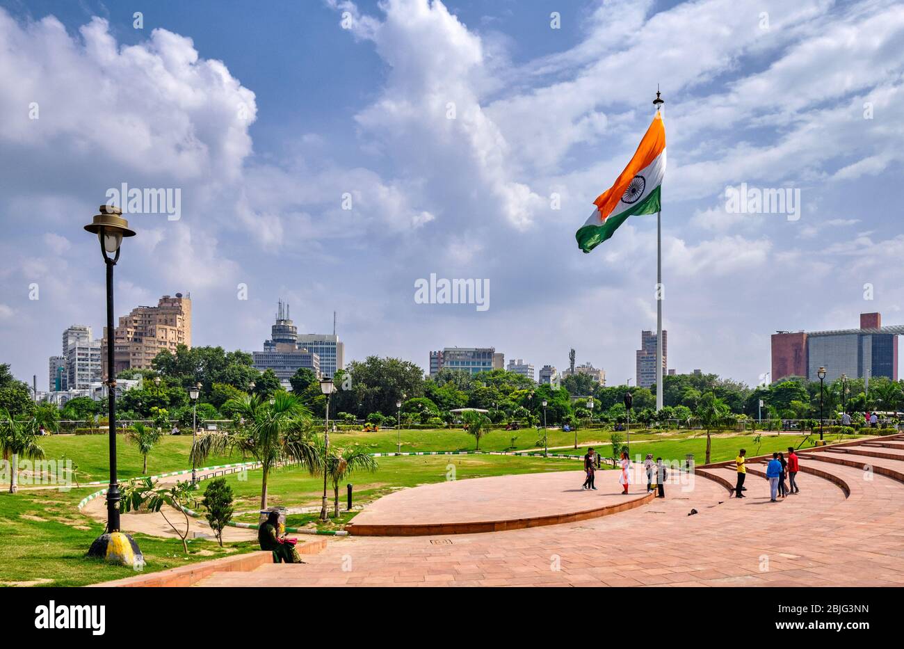 कनॉट प्लेस में तिरंगा फहराने के एलान के बाद दिल्ली पुलिस अलर्ट; सुरक्षा व्यवस्था कड़ी, ट्रैफिक एडवाइजरी जारी