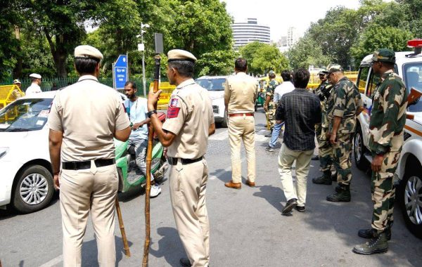 कनॉट प्लेस में तिरंगा फहराने के एलान के बाद दिल्ली पुलिस ने लिए कई कड़े फ़ैसले, सुरक्षा व्यवस्था चाक-चौबंद