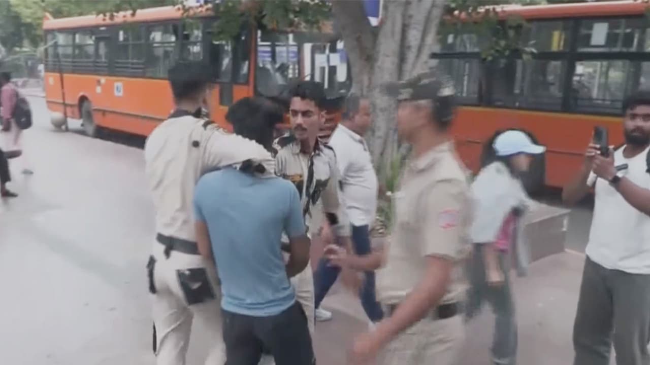 दिल्ली में सीजेपी प्रोटेस्ट के लिए कनॉट प्लेस पहुंचे प्रदर्शनकारी, पुलिस ने कइयों को हिरासत में लिया; जानें पूरा मामला