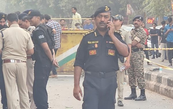 दिल्ली के स्कूल में 12वीं की छात्रा ने तीन पन्नों का सुसाइड नोट लिखकर खुद को लगाई आग; मचा हड़कंप, जांच में जुटी पुलिस