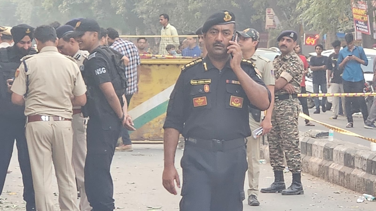 दिल्ली के स्कूल में 12वीं की छात्रा ने तीन पन्नों का सुसाइड नोट लिखकर खुद को लगाई आग; मचा हड़कंप, जांच में जुटी पुलिस