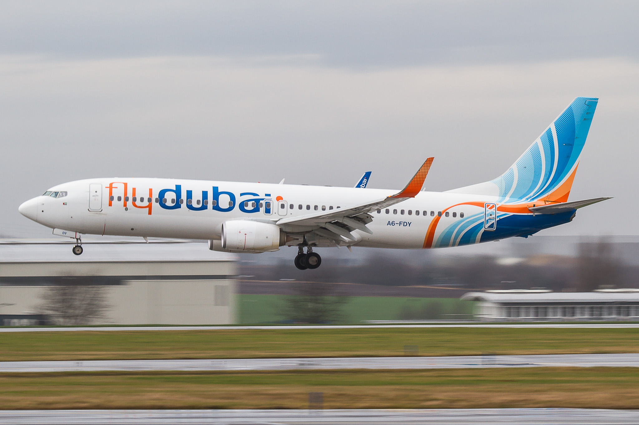 कौन थे वो 2 ‘मिस्ट्री पायलट’, जिन्होंने FlyDubai विमान को बचाया? कॉकपिट में पहुंचकर बचाई 182 जानें – जानें क्या है पूरा मामला व इसके पीछे की वजह
