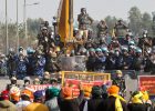 अंकिता भंडारी केस: दिल्ली के इंडिया गेट पर न्याय की मांग कर रहे माता-पिता को पुलिस ने लिया हिरासत में, बाद में किया रिहा