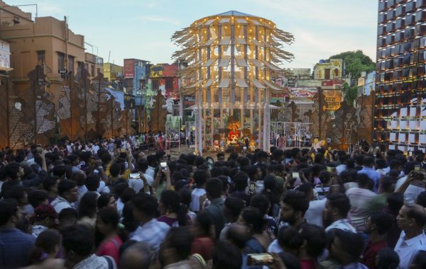 कोलकाता के दुर्गा पूजा पंडाल में भीषण भगदड़ से 19 श्रद्धालुओं की मौत, 91 साल के इतिहास में पहली बार ऐसा दर्दनाक हादसा
