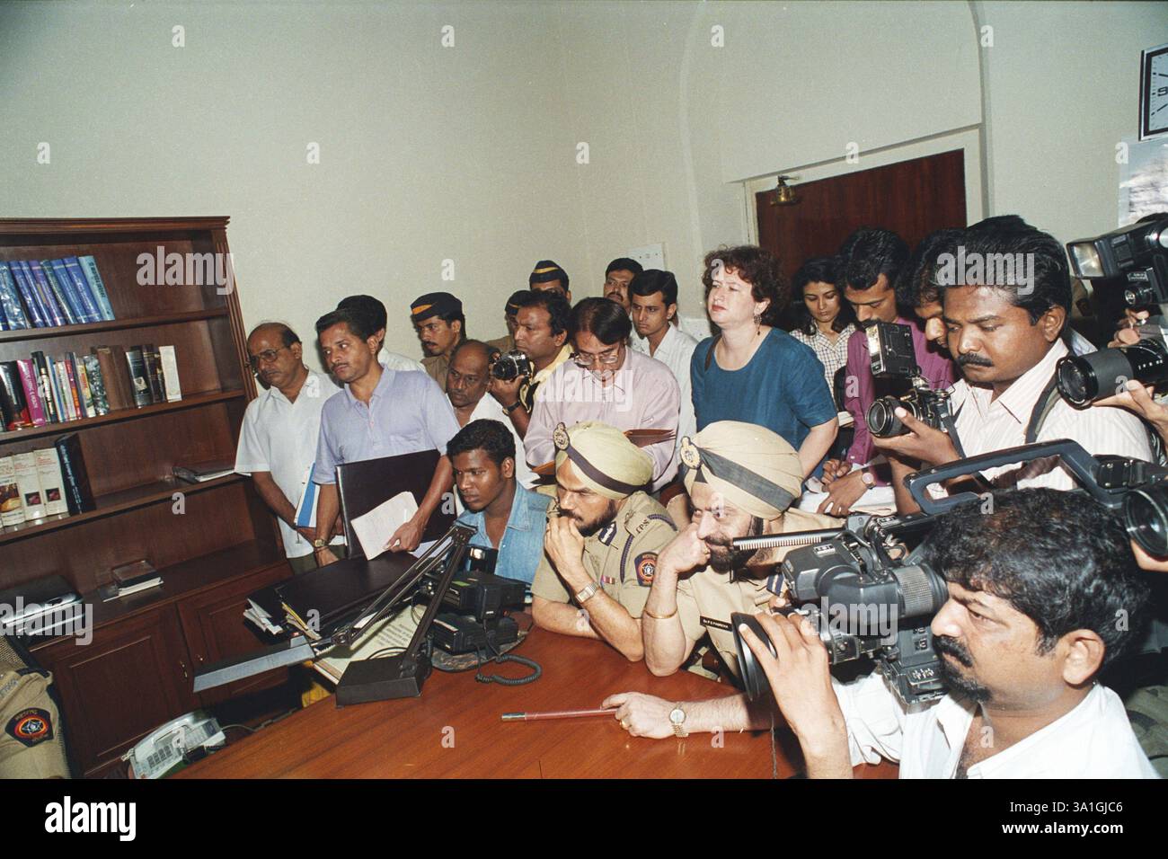 टाइगर श्रॉफ फायरिंग केस में मुंबई पुलिस ने की पीसी, सामने आई बड़ी सच्चाई और सनसनीखेज खुलासे