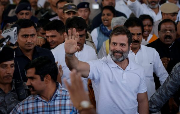 राहुल गांधी विपक्षी नेताओं के साथ सुप्रीम कोर्ट पहुंचे, ‘वोट चोरी’ और चुनावी निष्पक्षता पर दाखिल की संयुक्त याचिका; जानें पूरा मामला