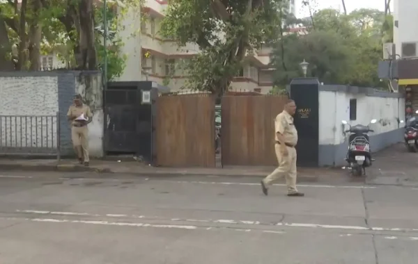 बॉलीवुड हस्तियों पर हमले और बढ़ते खतरे: सलमान खान से लेकर टाइगर श्रॉफ तक, जानें कब और कैसे निशाने पर आए ये बड़े सितारे