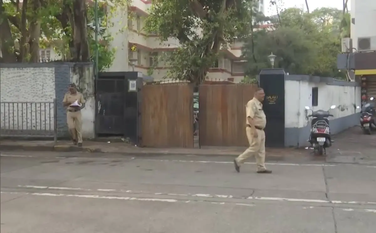बॉलीवुड हस्तियों पर हमले और बढ़ते खतरे: सलमान खान से लेकर टाइगर श्रॉफ तक, जानें कब और कैसे निशाने पर आए ये बड़े सितारे