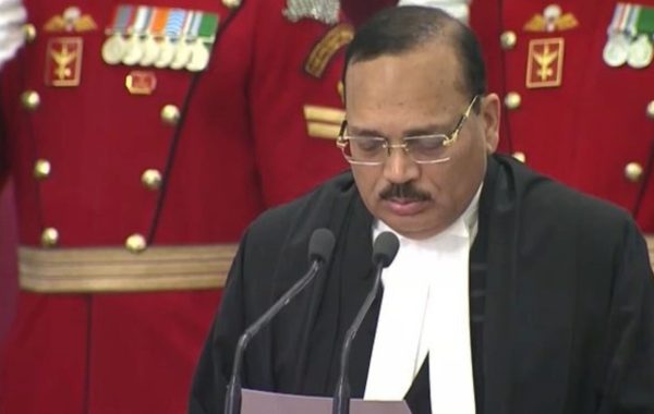 दिल्ली मेट्रो स्टेशन बंद होने पर CJI सूर्यकांत ने जताई गंभीर चिंता, कपिल सिब्बल बोले- मेरे देश में क्या हो रहा है?