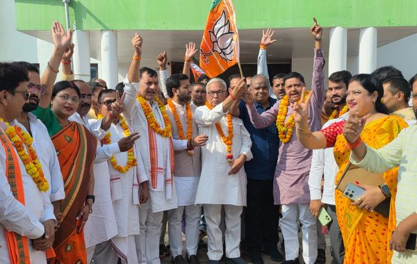 यूपी MLC चुनाव: गोरखपुर में कांटे की टक्कर में BJP की जीत, सपा ने लगाया गड़बड़ी का आरोप; उम्मीदवार बदलना भी पड़ा भारी